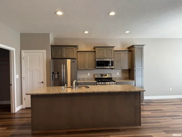 $2,950 | 4511 Castle Pines Drive, Springfield, IL 62711