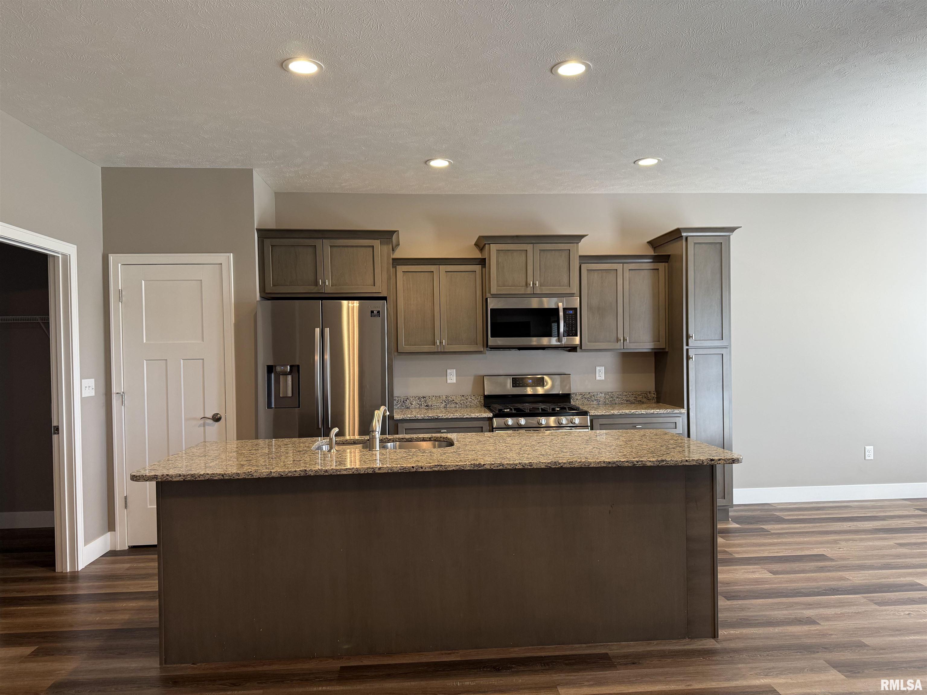 4511 Castle Pines Drive Springfield, IL 62711 - Photo 4 of 22