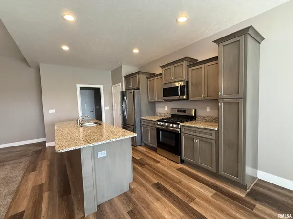 $2,950 | 4511 Castle Pines Drive, Springfield, IL 62711