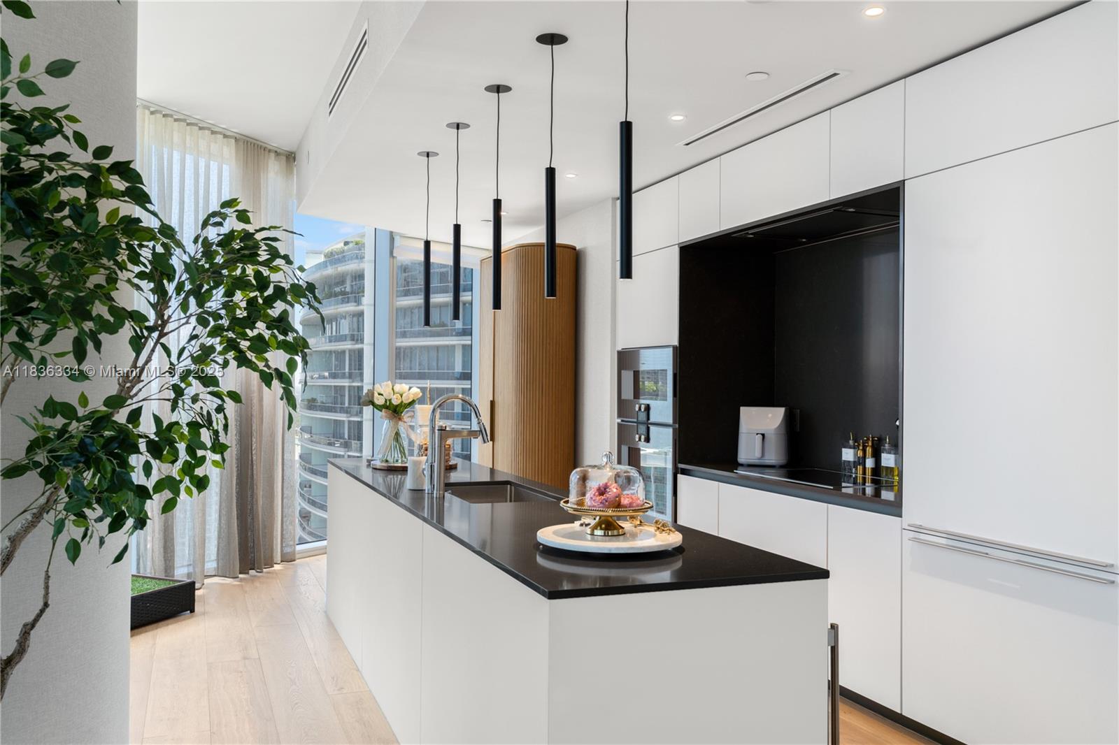 300 Biscayne Blvd Way, Unit 4707 Miami, FL 33131 - Photo 3 of 21 a dining room with furniture and a potted plants