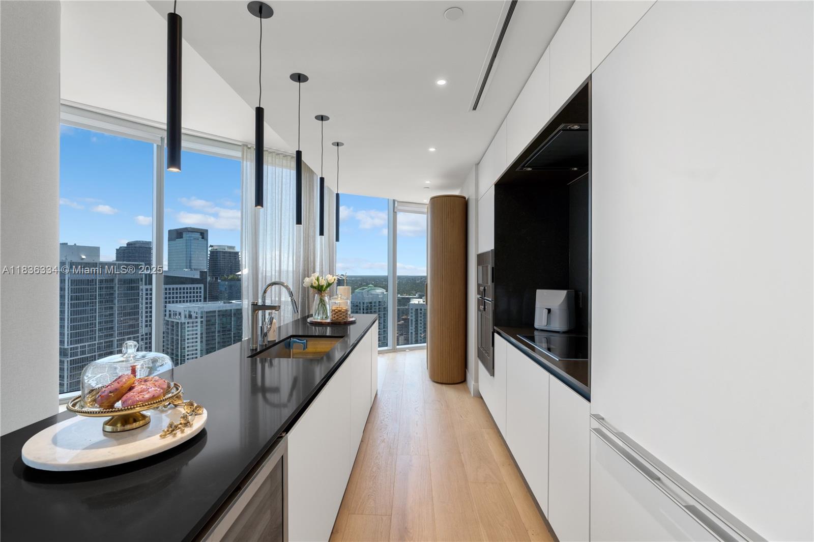 300 Biscayne Blvd Way, Unit 4707 Miami, FL 33131 - Photo 5 of 21 a dining room with furniture
