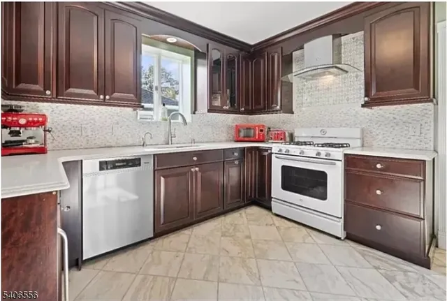 $2,900 | 107 Thompson Street, Raritan, NJ 08869