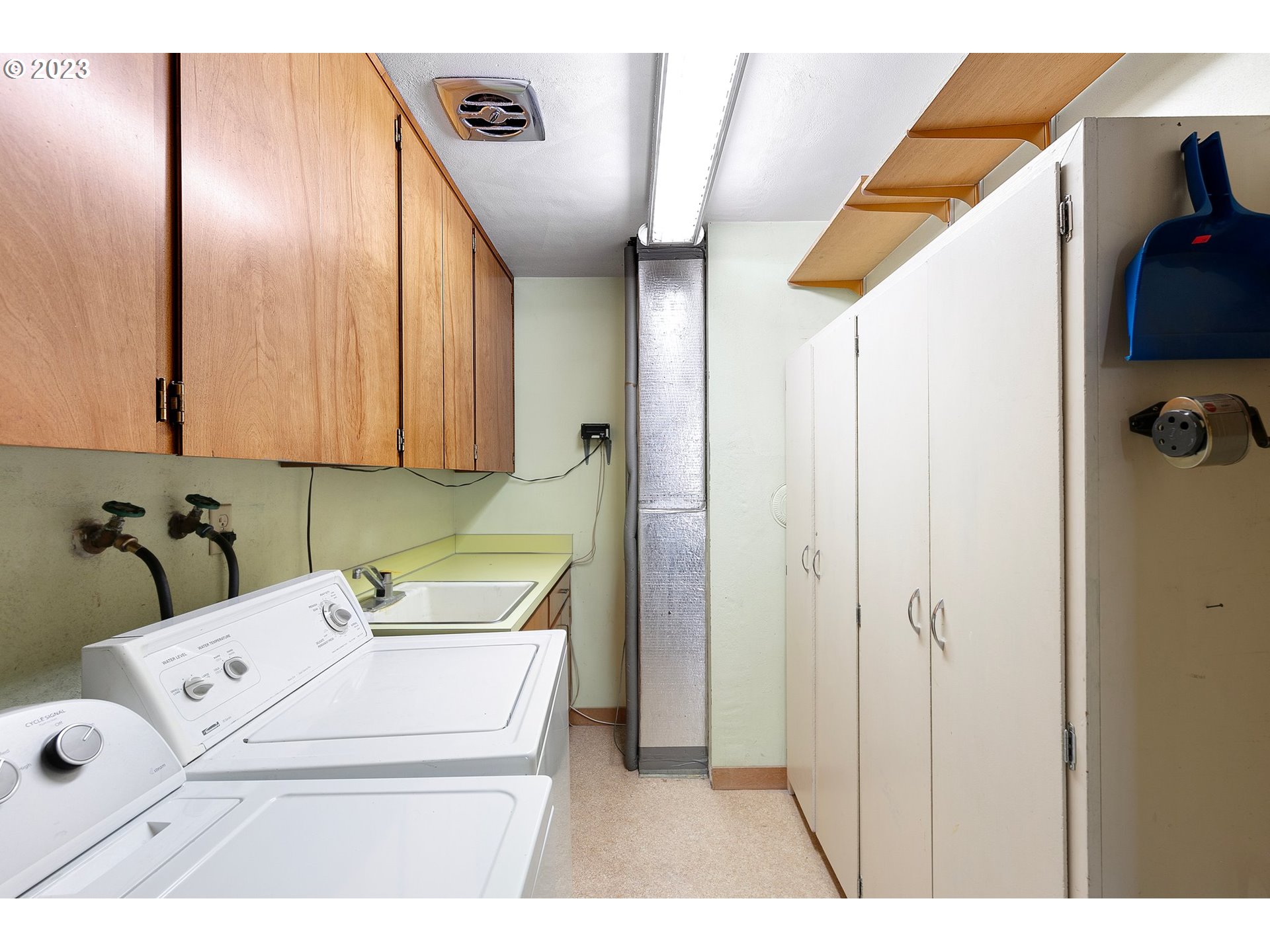 734 Summit Boulevard Springfield, OR 97477 - Photo 31 of 41 a utility room with dryer and washer