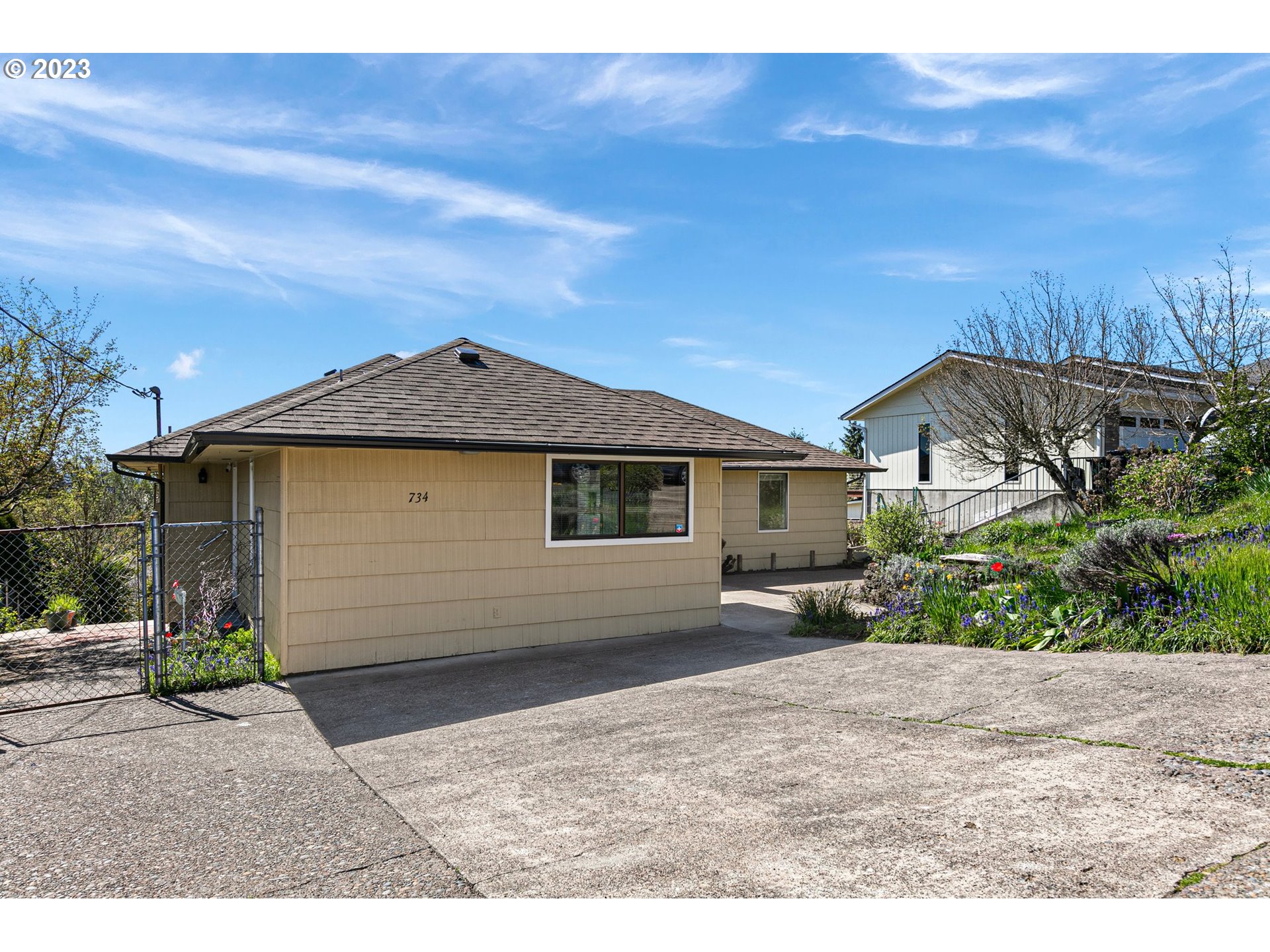 734 Summit Boulevard Springfield, OR 97477 - Photo 7 of 41 a front view of a house with a yard