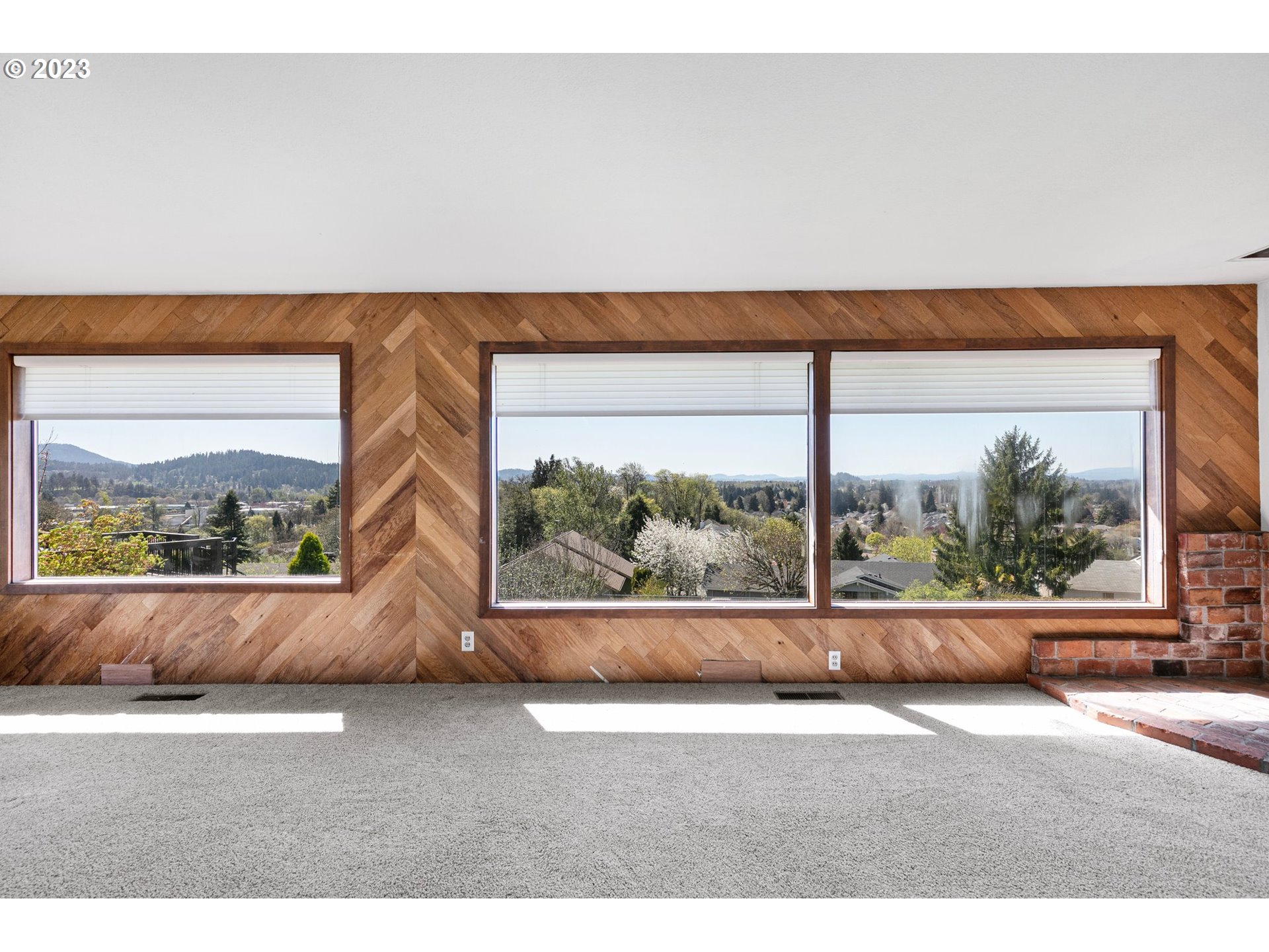 734 Summit Boulevard Springfield, OR 97477 - Photo 10 of 41 a living room with a large window