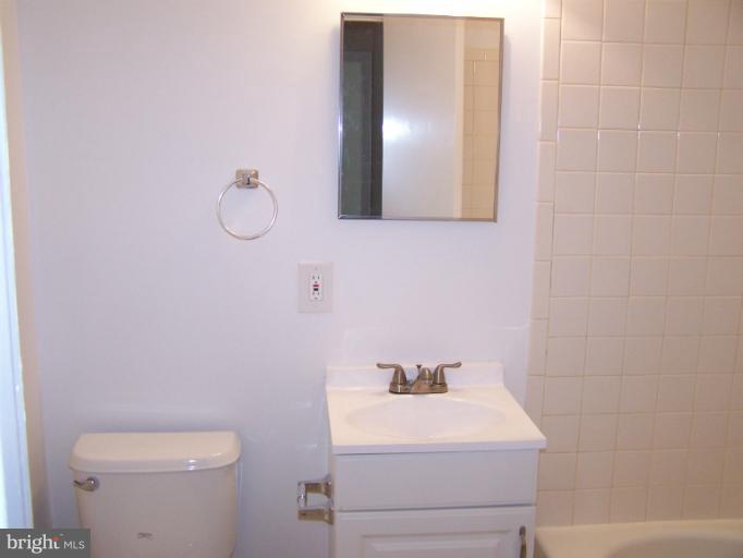 2011 Dundee Road Rockville, MD 20850 - Photo 14 of 20 Bath