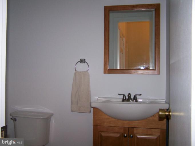 2011 Dundee Road Rockville, MD 20850 - Photo 5 of 20 Bath