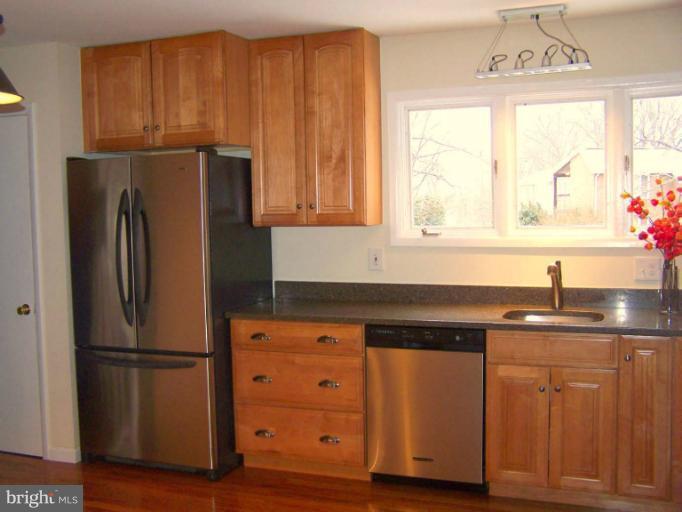 2011 Dundee Road Rockville, MD 20850 - Photo 7 of 20 Kitchen