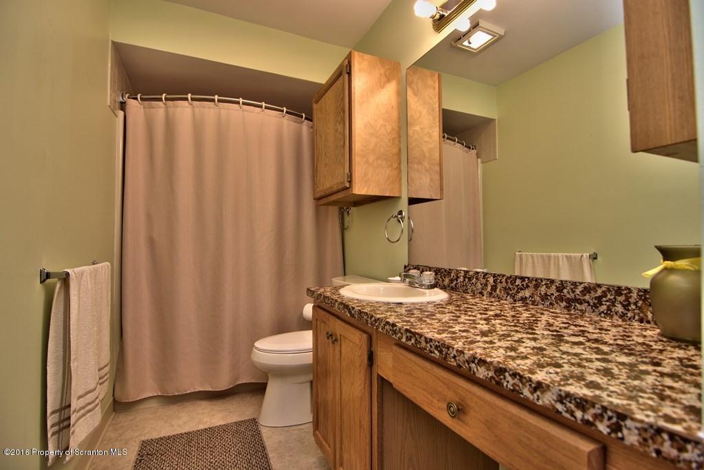 411 Daisy Court Exeter, PA 18643 - Photo 11 of 13 Gallery Image 11