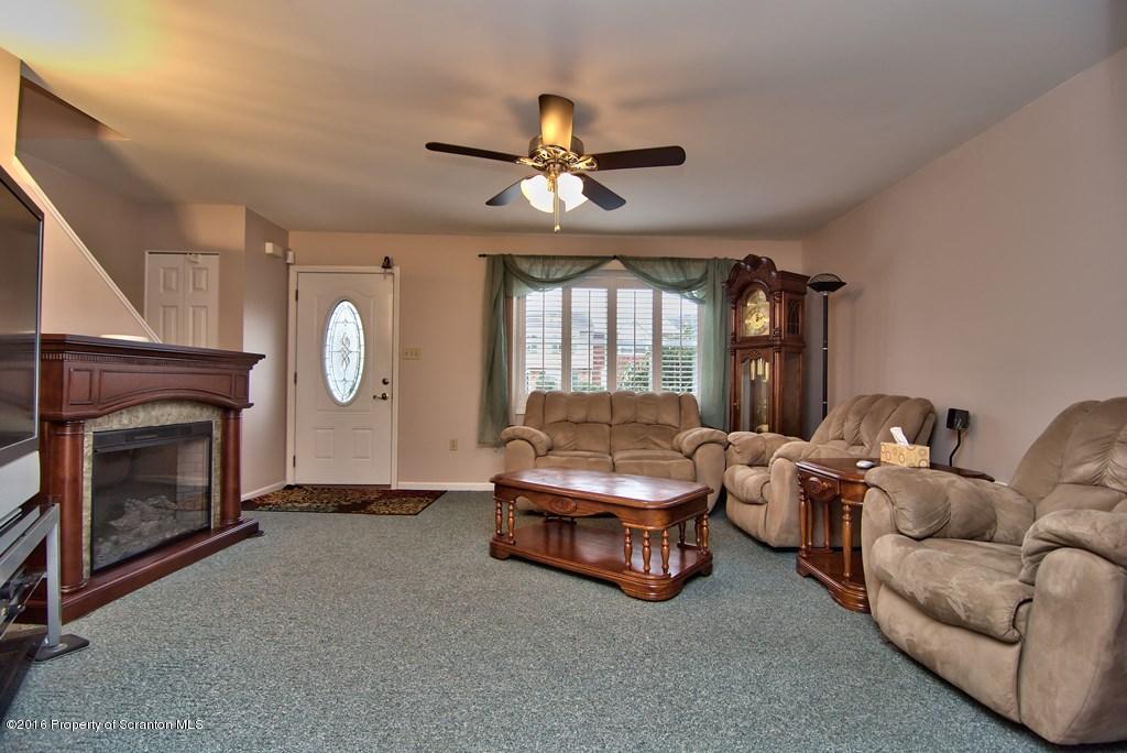411 Daisy Court Exeter, PA 18643 - Photo 2 of 13 Gallery Image 2