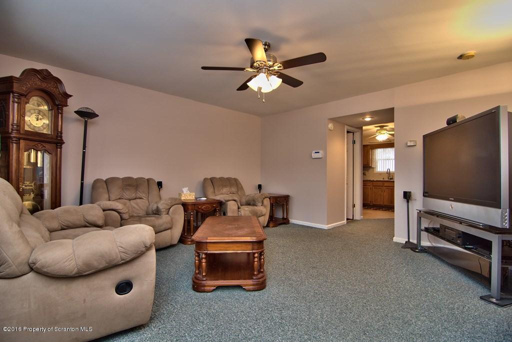 411 Daisy Court Exeter, PA 18643 - Photo 3 of 13 Gallery Image 3