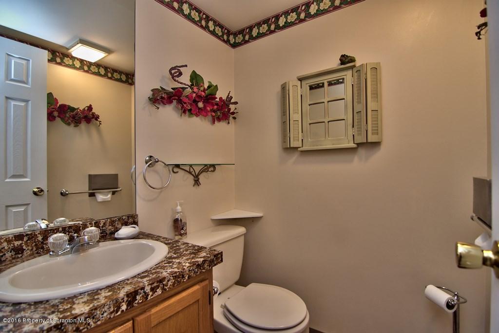 411 Daisy Court Exeter, PA 18643 - Photo 7 of 13 Gallery Image 7