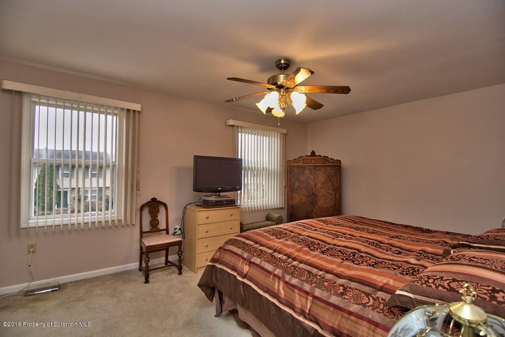 411 Daisy Court Exeter, PA 18643 - Photo 8 of 13 Gallery Image 8