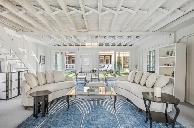 $6,795,000 | 94 Post Lane, Southampton, NY 11968