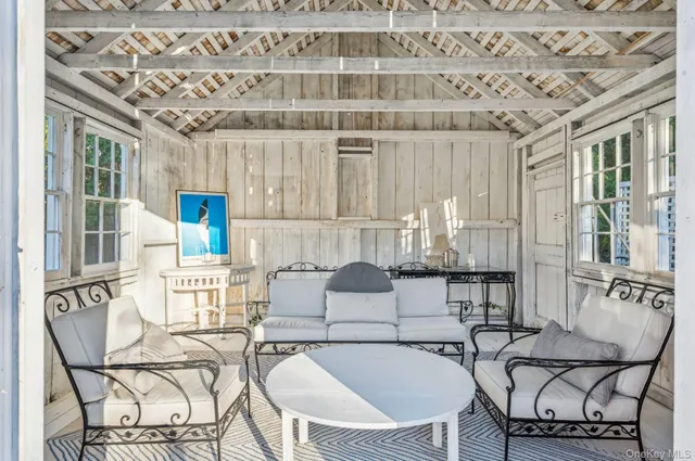 $6,795,000 | 94 Post Lane, Southampton, NY 11968