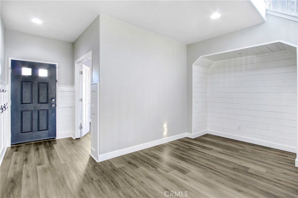 32509 Sunnyvail Circle Temecula, CA 92592 - Photo 2 of 38 an empty room with wooden floor and mirror