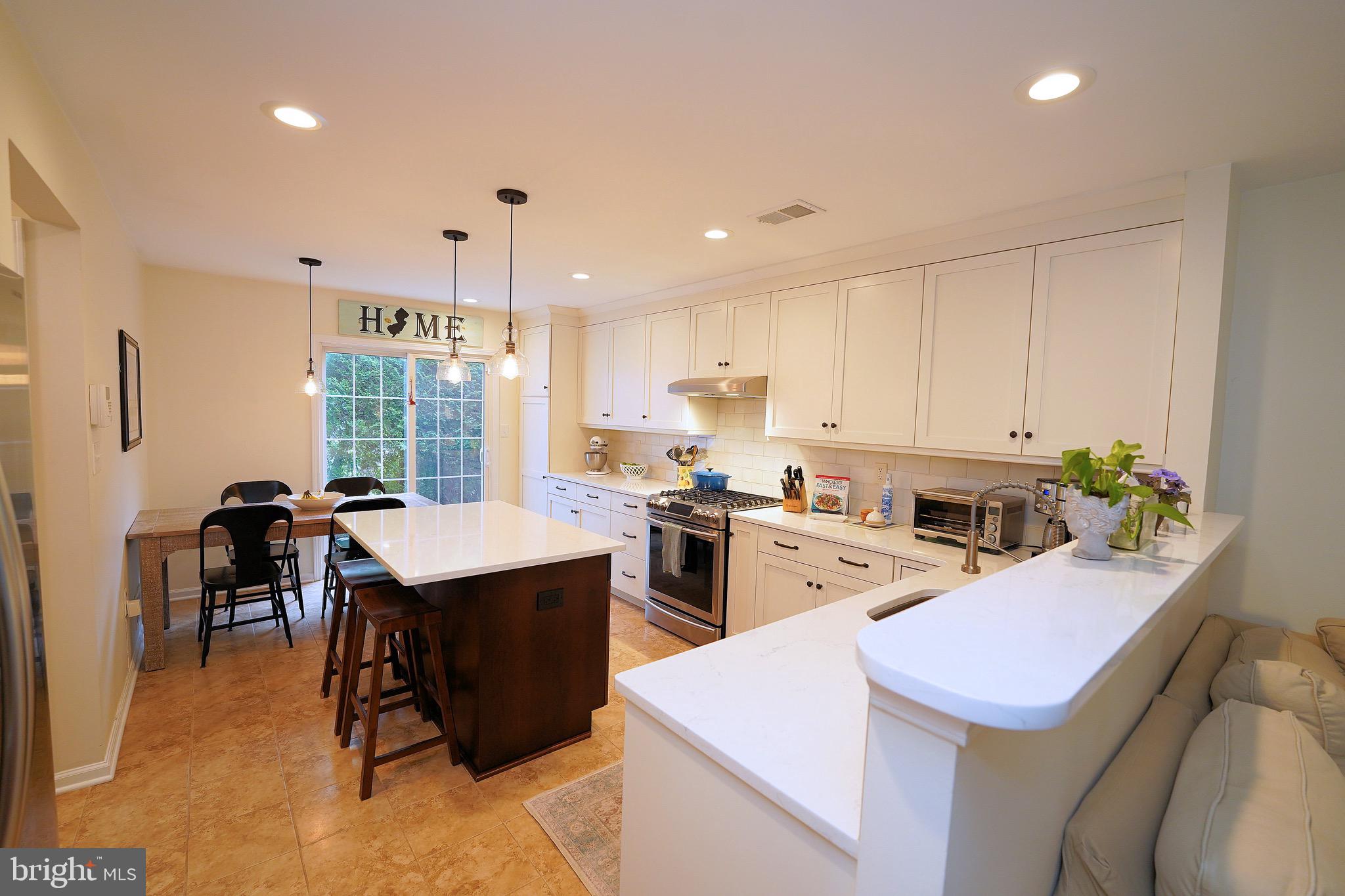 171 Coburn Road Pennington, NJ 08534 - Photo 3 of 40