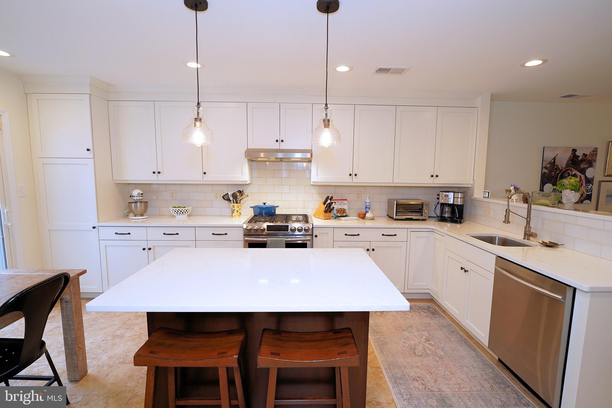 171 Coburn Road Pennington, NJ 08534 - Photo 4 of 40