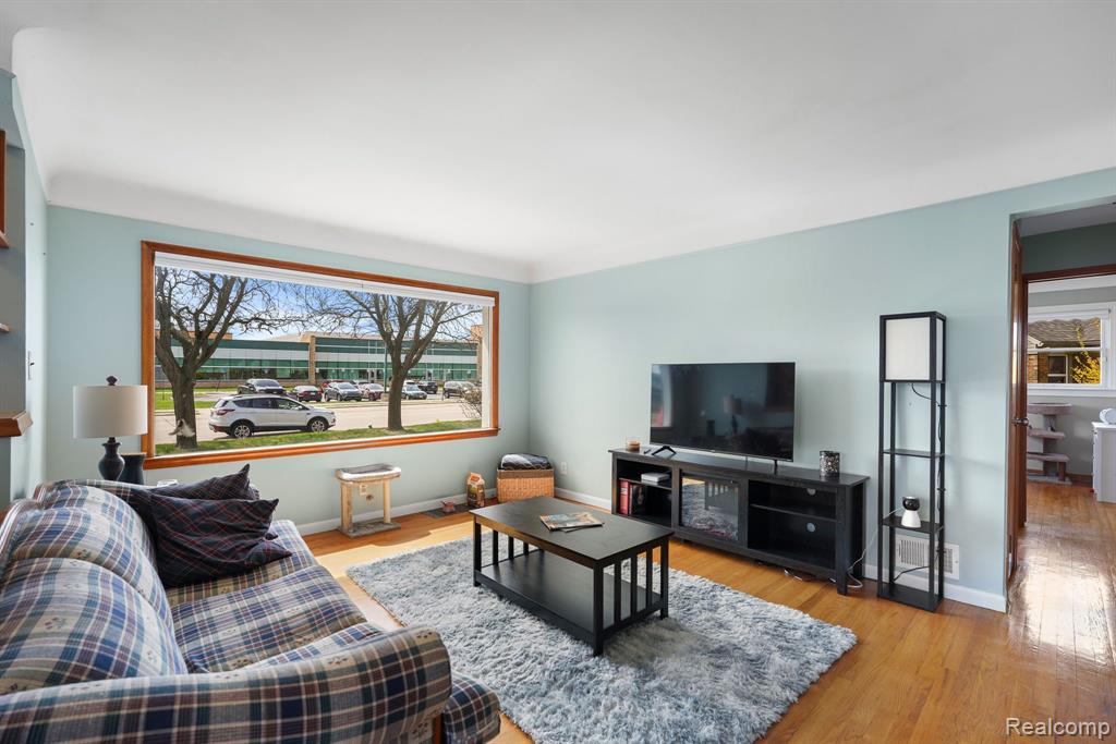 18722 Champaign Road Allen Park, MI 48101 - Photo 6 of 32 Gallery Image 6