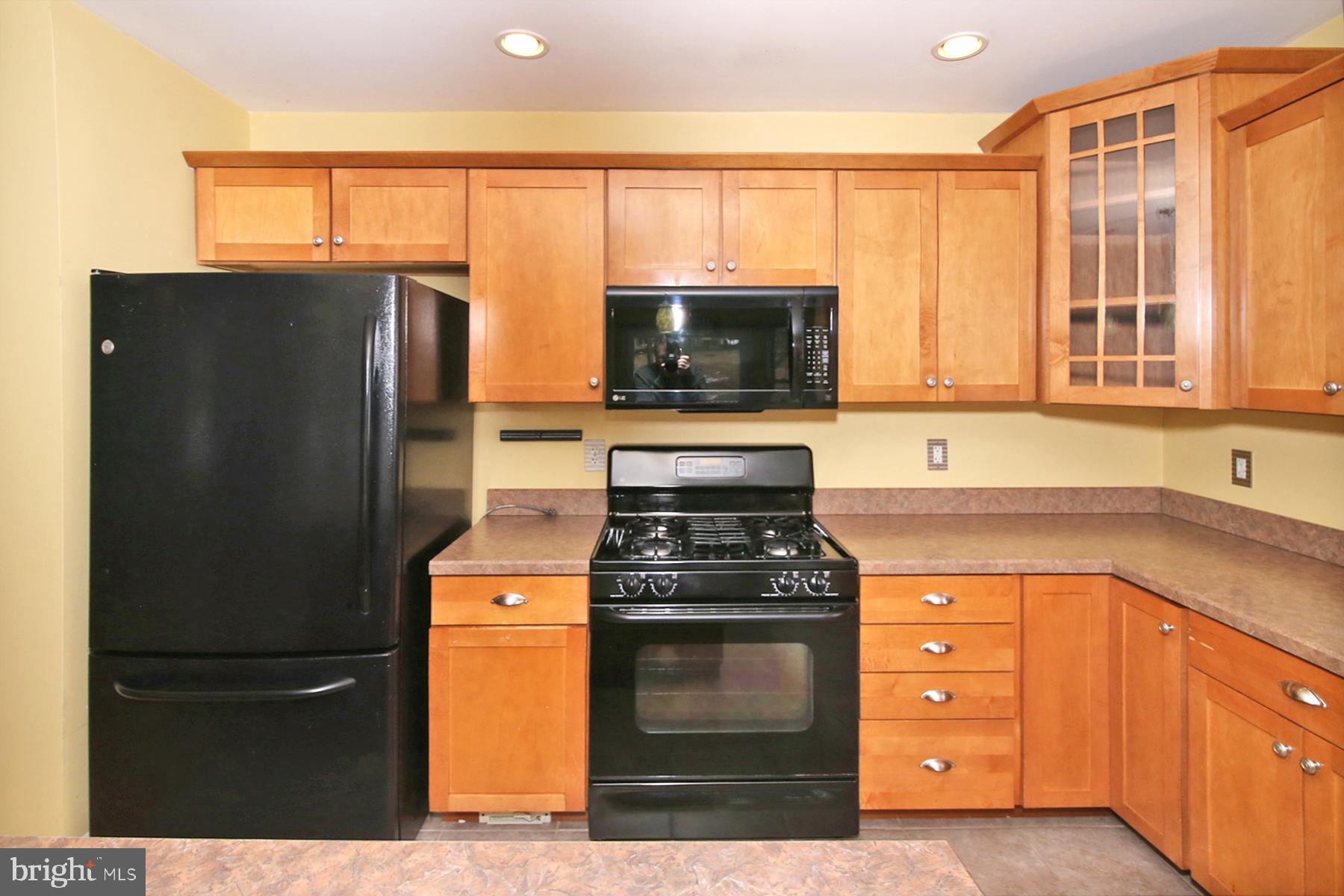805 Mt Wilson Road Lebanon, PA 17042 - Photo 21 of 67 a kitchen with a refrigerator stove and sink