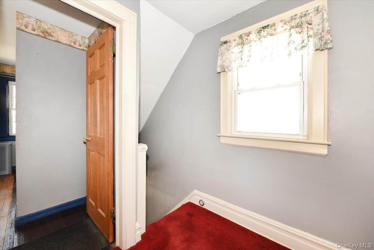 83 Cambridge Street Valley Stream, NY 11581 - Photo 15 of 27