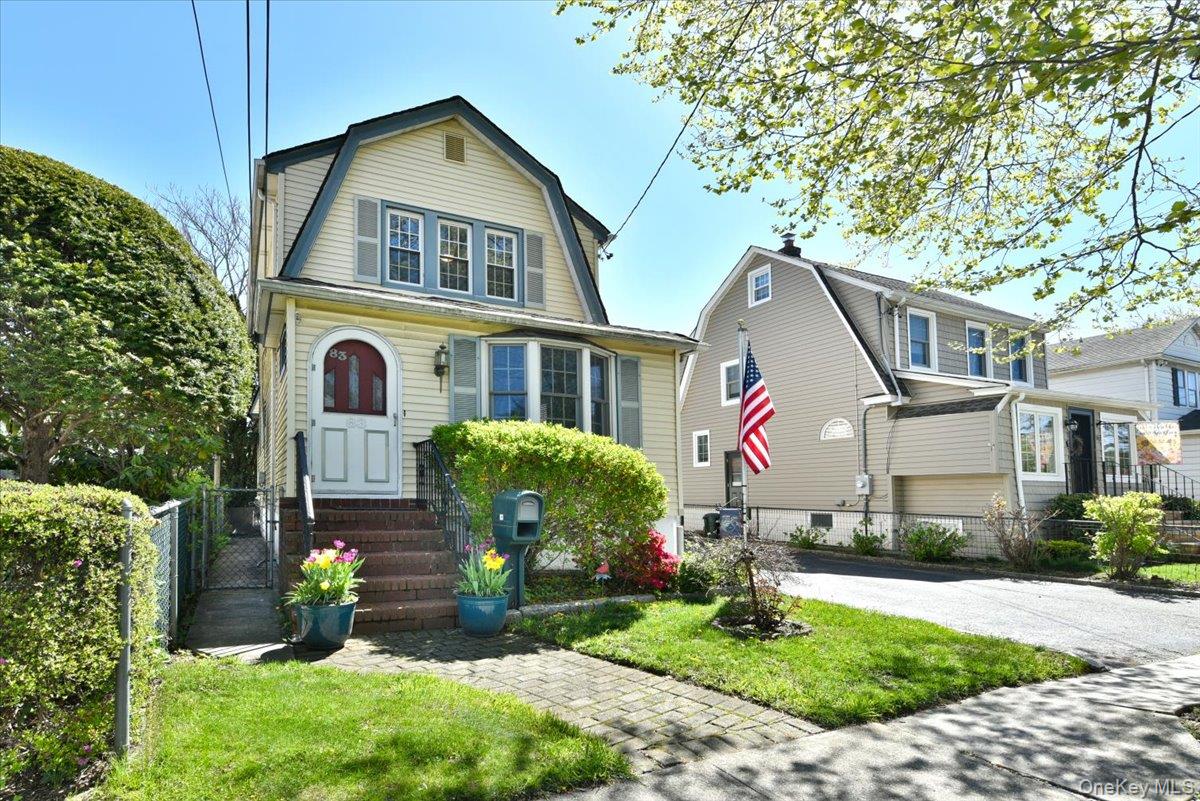 83 Cambridge Street Valley Stream, NY 11581 - Photo 2 of 27