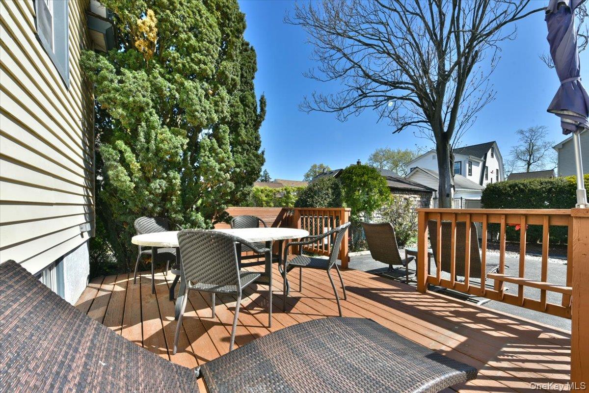 83 Cambridge Street Valley Stream, NY 11581 - Photo 22 of 27