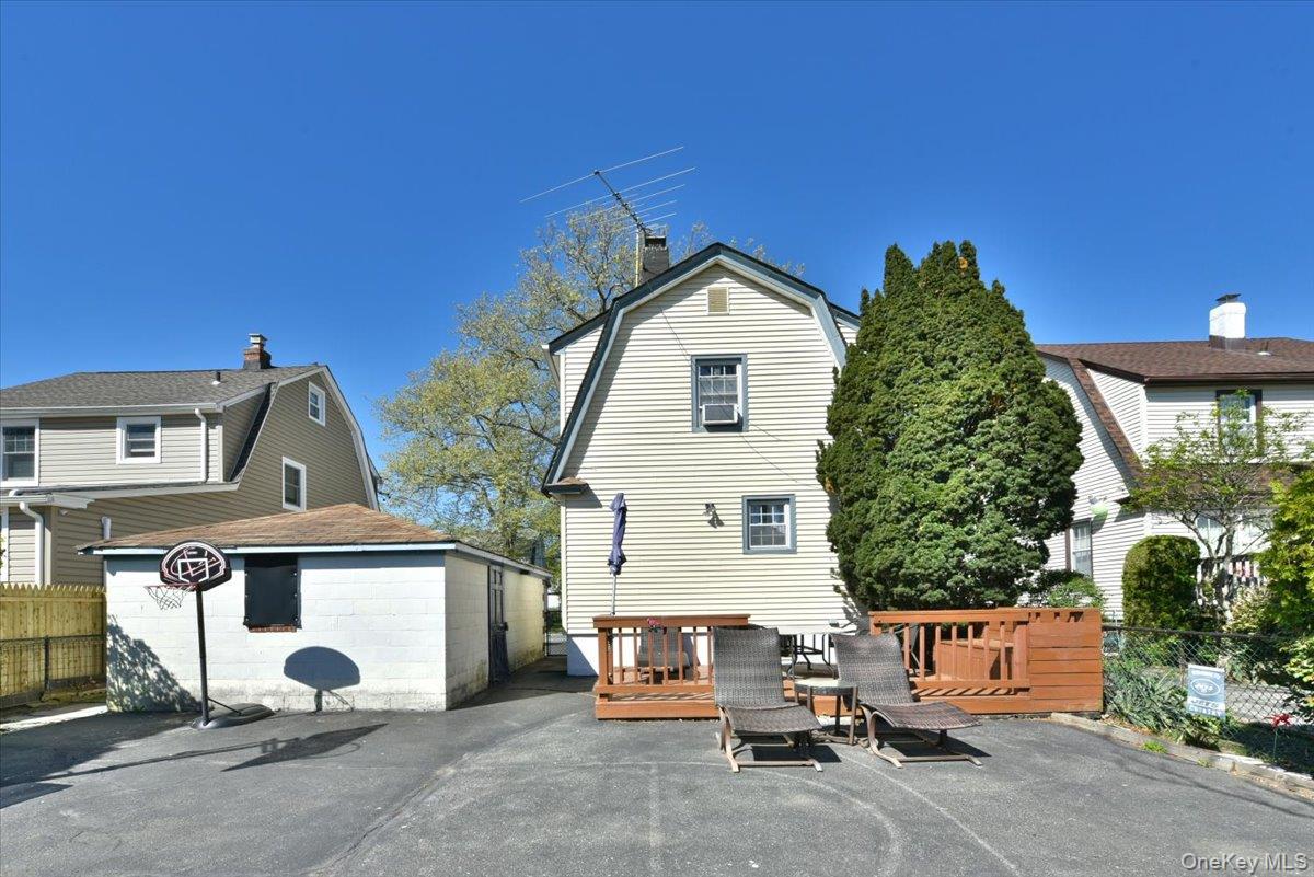 83 Cambridge Street Valley Stream, NY 11581 - Photo 23 of 27