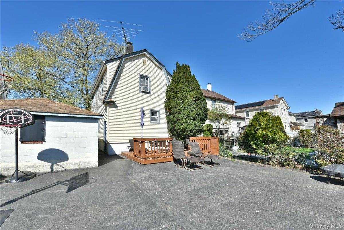 83 Cambridge Street Valley Stream, NY 11581 - Photo 24 of 27