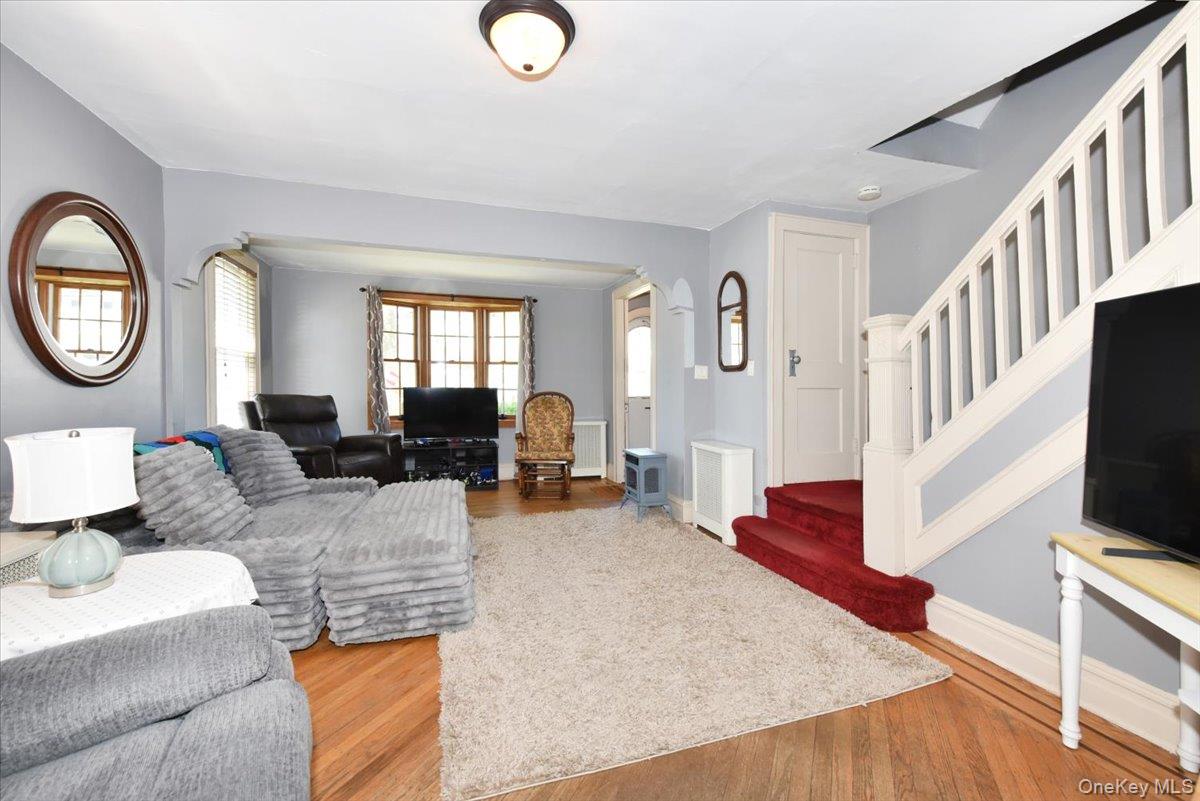 83 Cambridge Street Valley Stream, NY 11581 - Photo 5 of 27