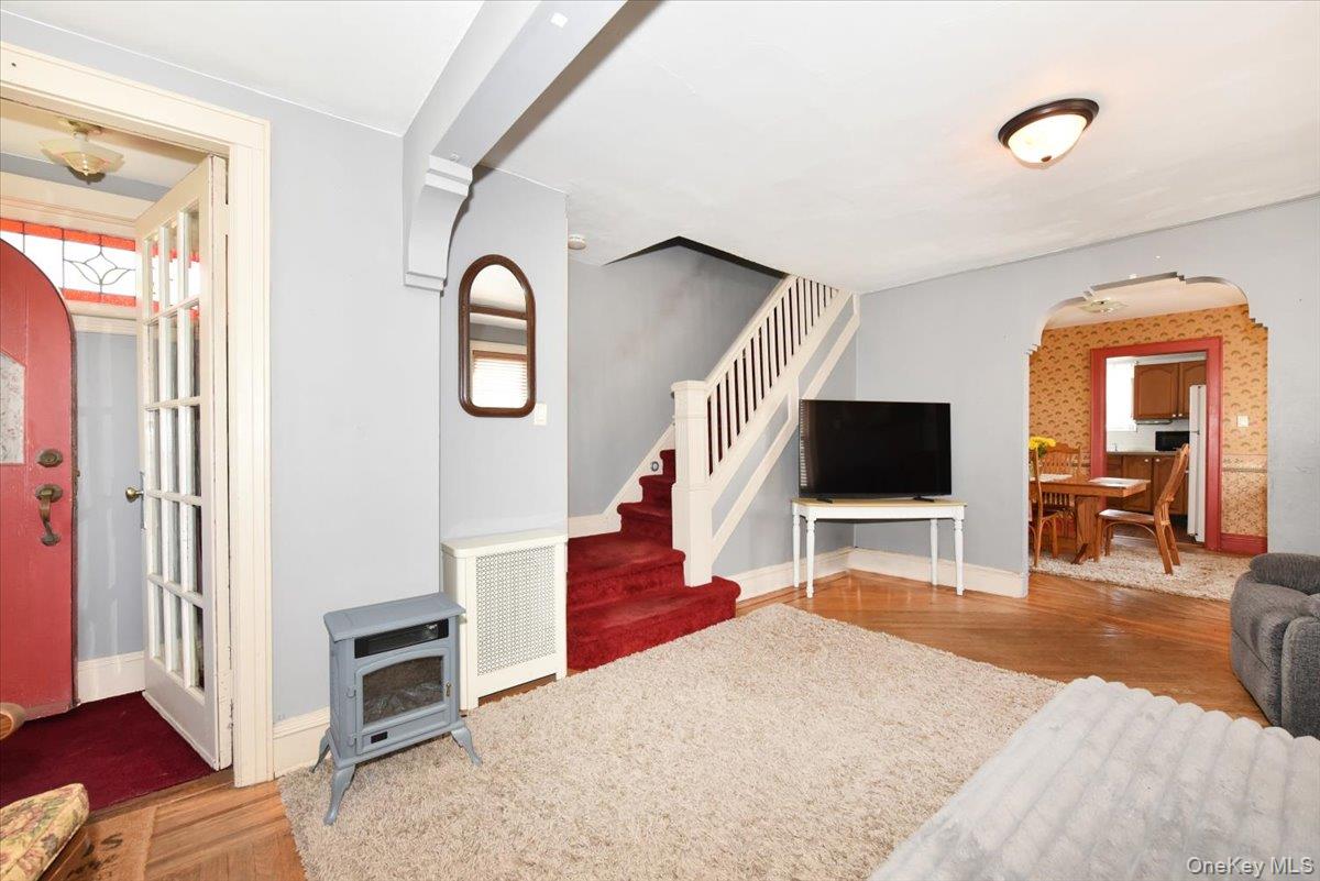 83 Cambridge Street Valley Stream, NY 11581 - Photo 6 of 27