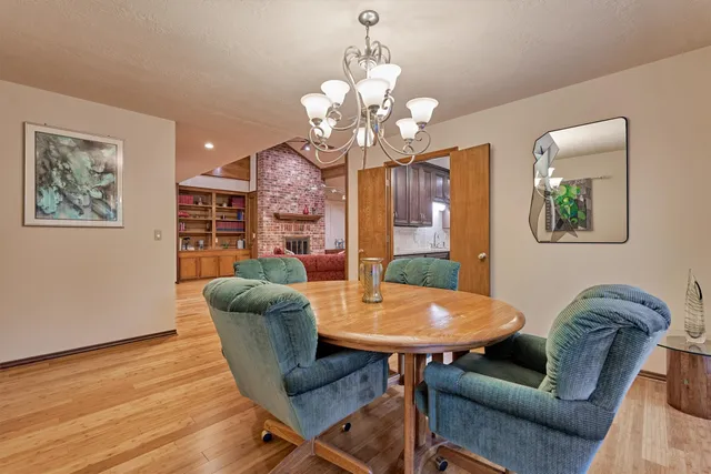 $849,000 | 23 Indian Clover Drive, The Woodlands, TX 77381