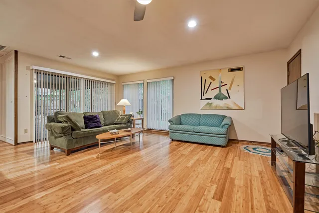 $849,000 | 23 Indian Clover Drive, The Woodlands, TX 77381