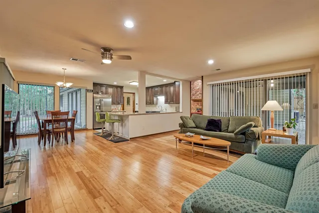 $849,000 | 23 Indian Clover Drive, The Woodlands, TX 77381