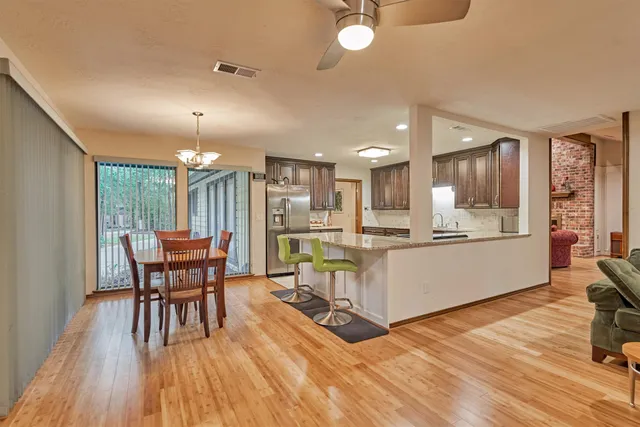 $849,000 | 23 Indian Clover Drive, The Woodlands, TX 77381