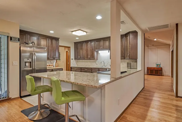 $849,000 | 23 Indian Clover Drive, The Woodlands, TX 77381