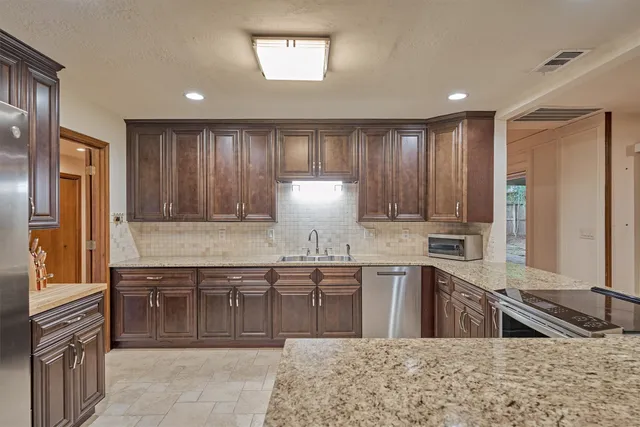 $849,000 | 23 Indian Clover Drive, The Woodlands, TX 77381