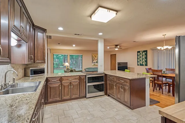 $849,000 | 23 Indian Clover Drive, The Woodlands, TX 77381