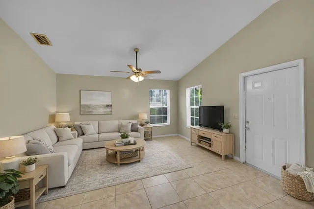 $3,400 | 901 10th Street, West Palm Beach, FL 33401