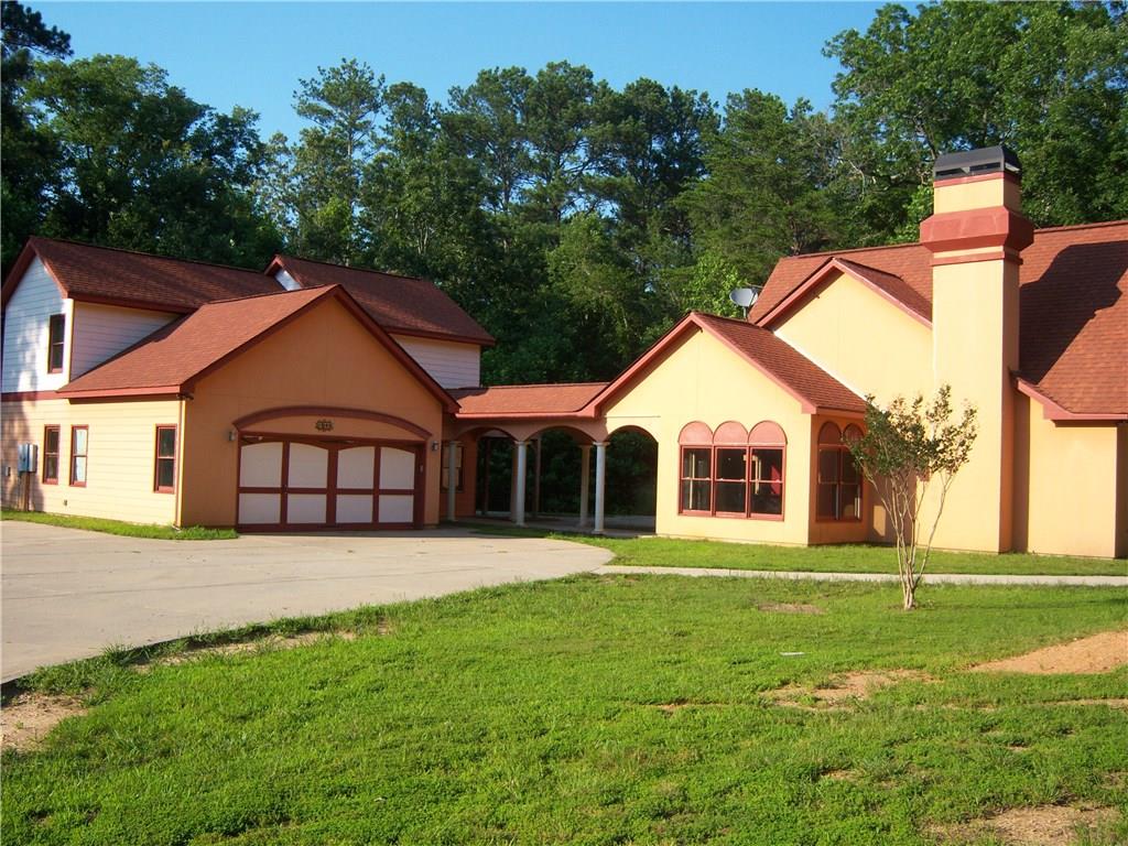 2 bedroom 2 bath southwestern style home w/2 one bedroom apartments attached to garage.