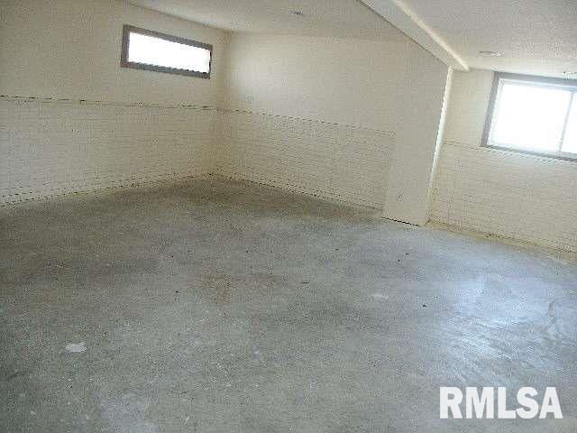 4505 Ruehmann Court Davenport, IA 52806 - Photo 9 of 9 Gallery Image 9