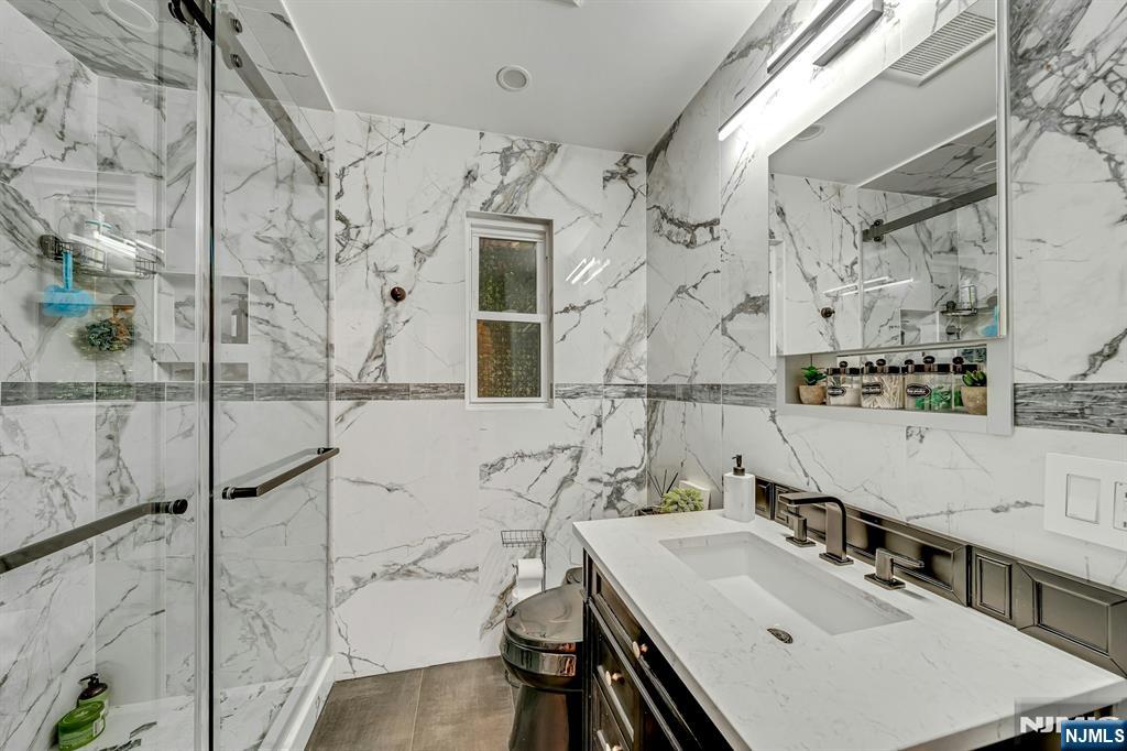 774 Ravenhill Road Ridgefield, NJ 07657 - Photo 12 of 31 Gallery Image 12