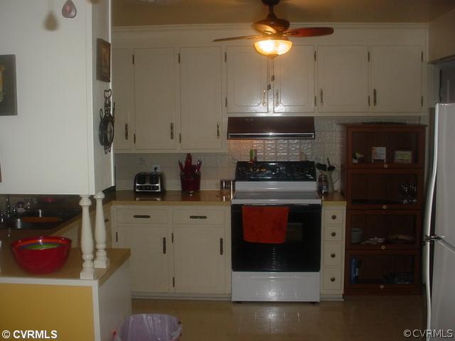 8576 Old Myrtle Road Suffolk, VA 23434 - Photo 8 of 23 Kitchen