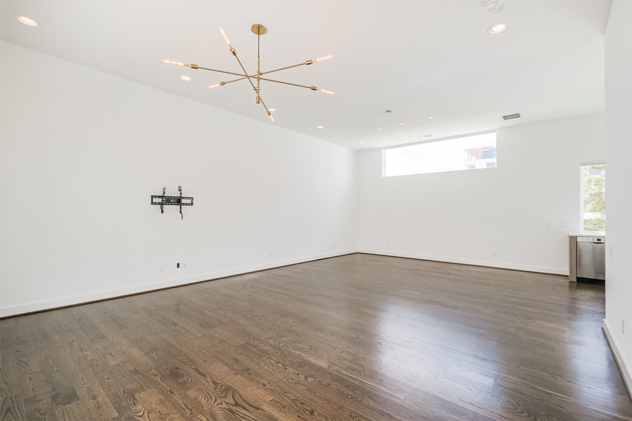 1157 West 18th Street Houston, TX 77008 - Photo 17 of 41 an empty room with wooden floor and windows