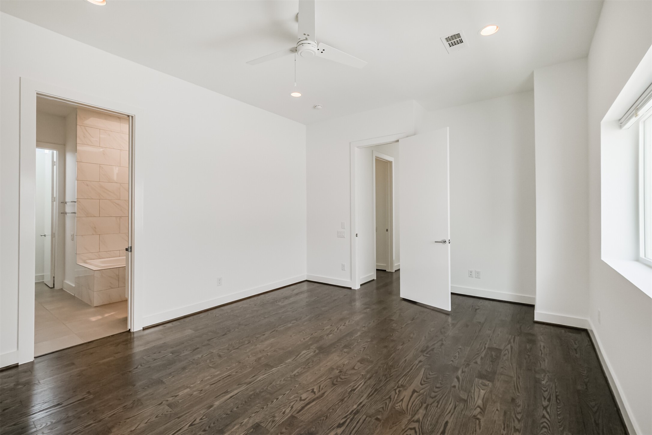 1157 West 18th Street Houston, TX 77008 - Photo 24 of 41 an empty room with wooden floor and windows