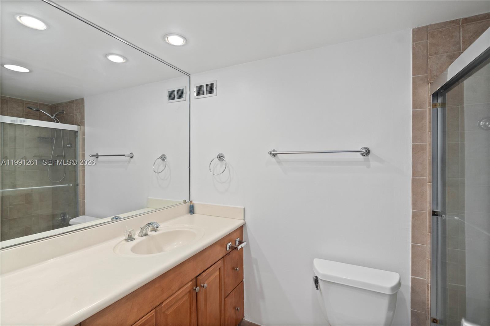 145 Southeast 25th Road, Unit 404 Miami, FL 33129 - Photo 11 of 23