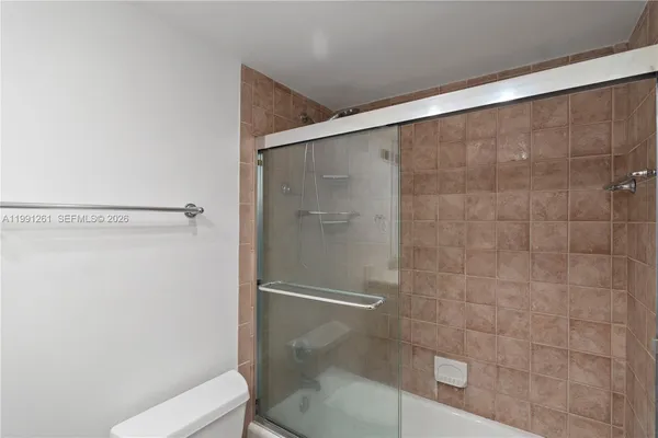 $2,900 | 145 Southeast 25th Road, Unit 404, Miami, FL 33129