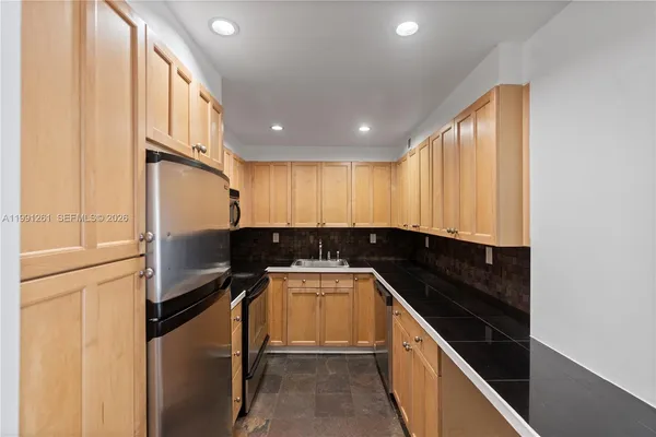 $2,900 | 145 Southeast 25th Road, Unit 404, Miami, FL 33129