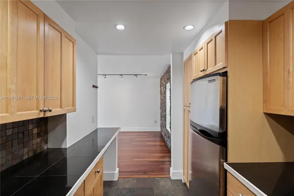 $2,900 | 145 Southeast 25th Road, Unit 404, Miami, FL 33129