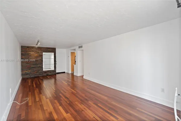 $2,900 | 145 Southeast 25th Road, Unit 404, Miami, FL 33129
